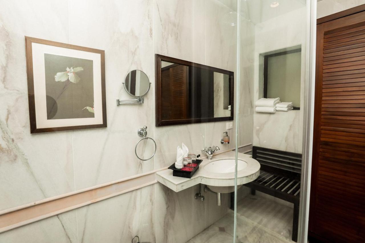 Saptapuri By Royal Orchid Hotels Limited バラナシ エクステリア 写真