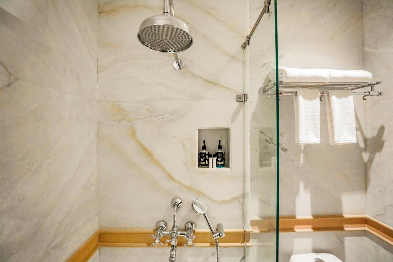 Saptapuri By Royal Orchid Hotels Limited バラナシ エクステリア 写真