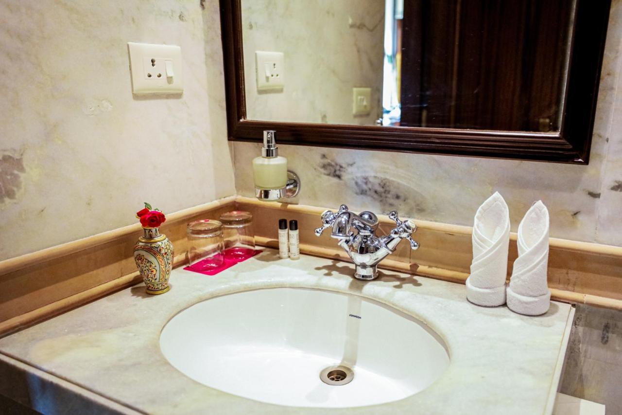 Saptapuri By Royal Orchid Hotels Limited バラナシ エクステリア 写真