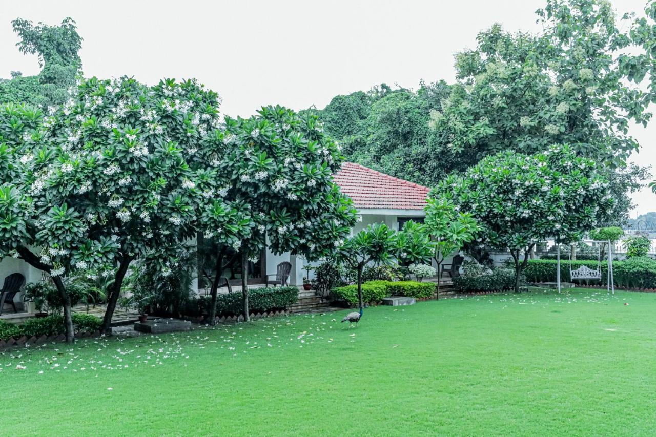 Saptapuri By Royal Orchid Hotels Limited バラナシ エクステリア 写真